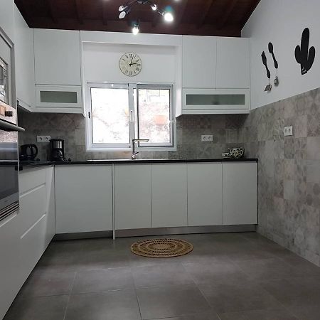 Join Our Relaxed House Near The Beach - Mosteiros Mosteiros  Exterior foto
