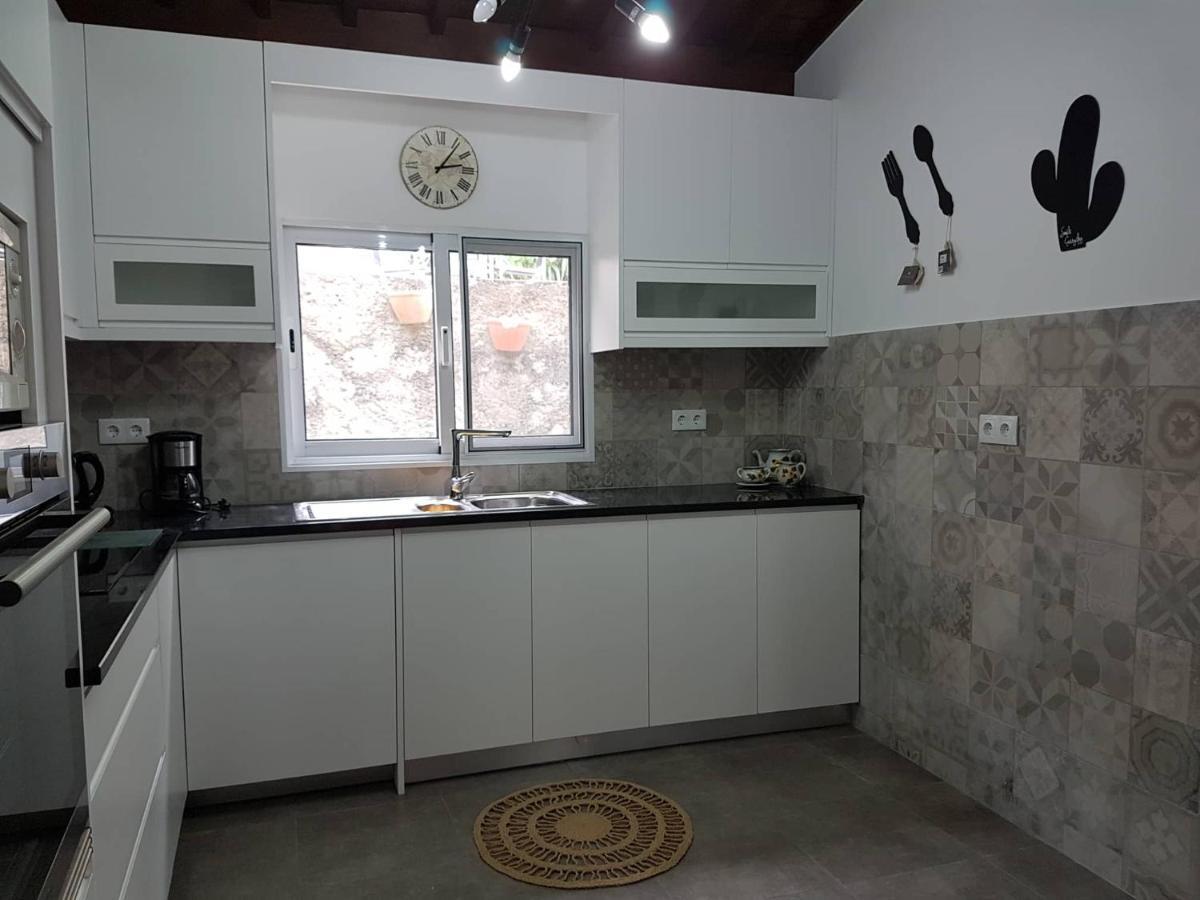 Join Our Relaxed House Near The Beach - Mosteiros Mosteiros  Exterior foto