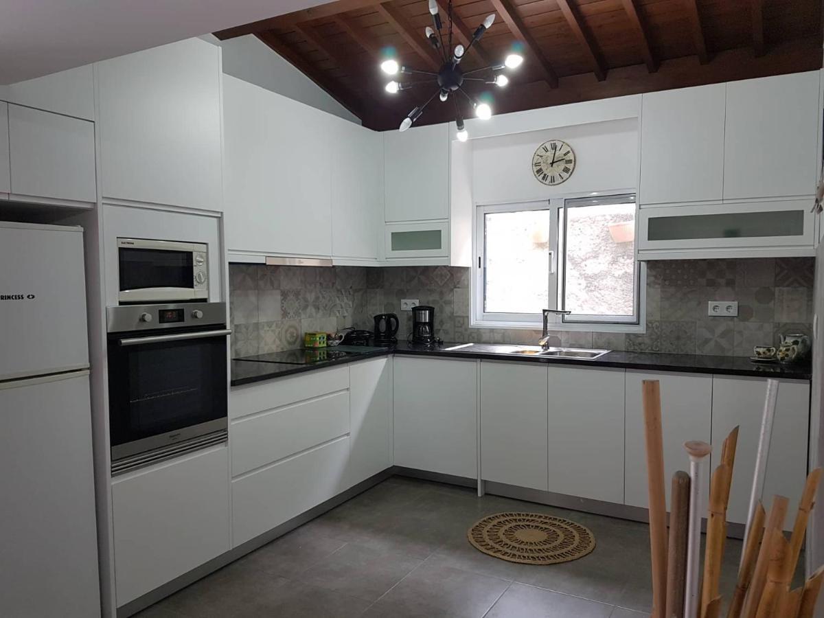 Join Our Relaxed House Near The Beach - Mosteiros Mosteiros  Exterior foto